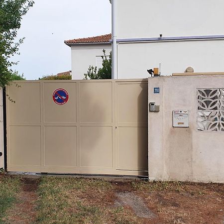 Appartement Superbe T2 Avec Jardin, Piscine-Enfant Et Parking à Arles Extérieur photo